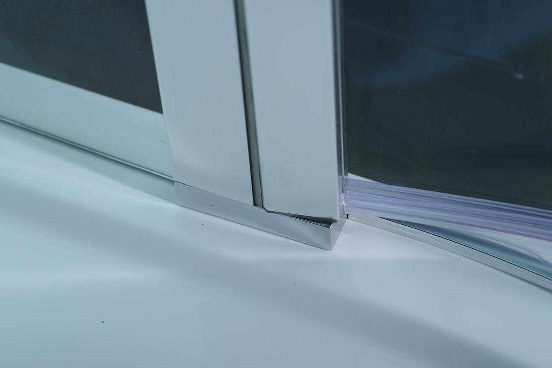 Polysan ZOOM obdélníkový sprchový kout 1400x900mm L/P varianta, detail spodního profilu a těsnění