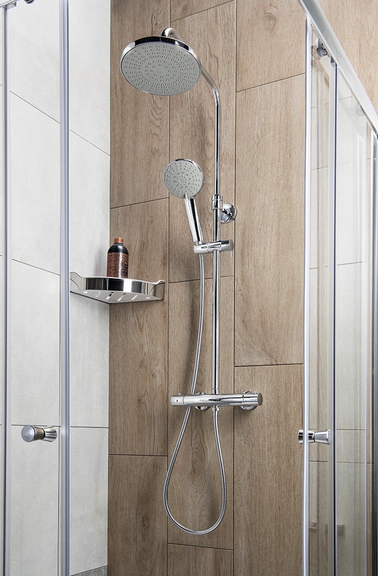 Aqualine LIGA sprchový sloup s termostatickou baterií, chrom, ve sprchovém koutě