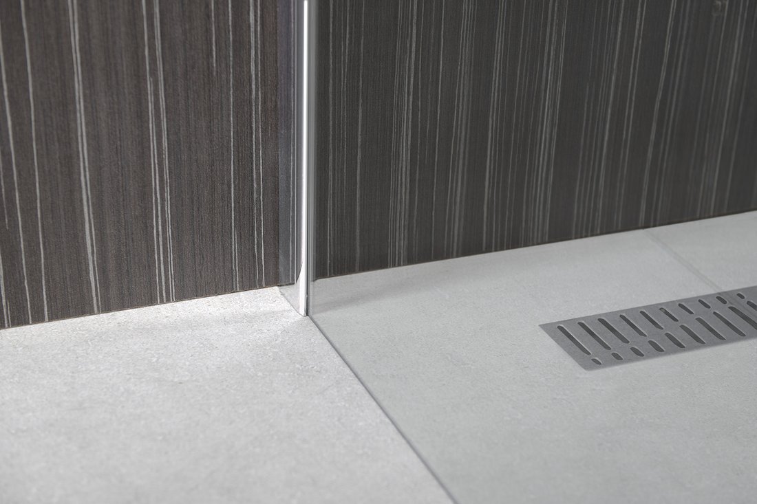 Aqualine WALK-IN zástěna jednodílná k instalaci na zeď, 1000x1900 mm, sklo čiré, detail odtokového žlabu
