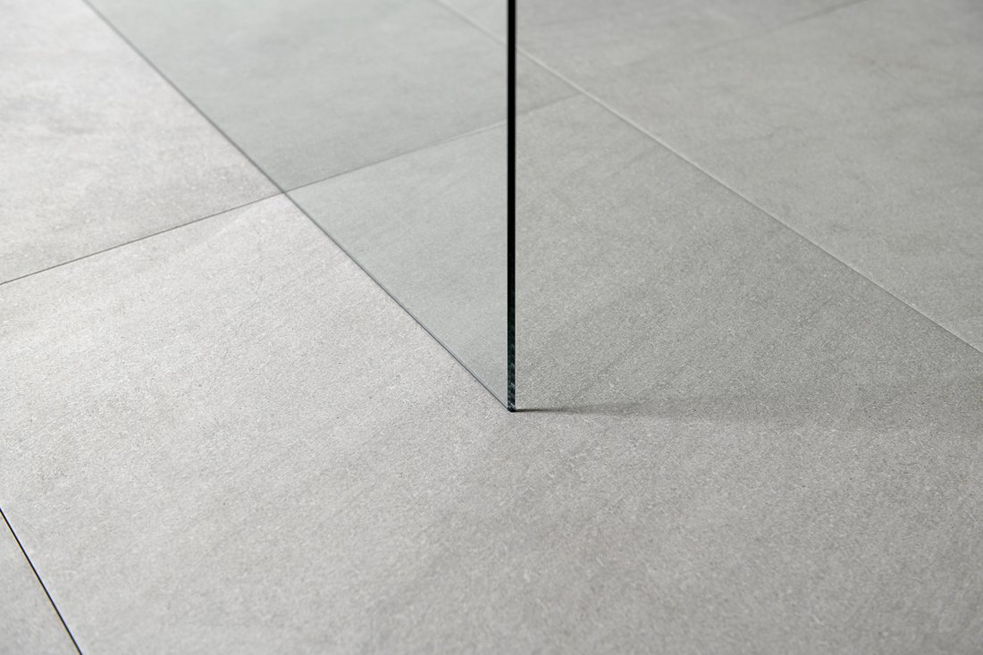 Aqualine WALK-IN zástěna jednodílná k instalaci na zeď, 1000x1900 mm, sklo čiré, detail skleněné stěny