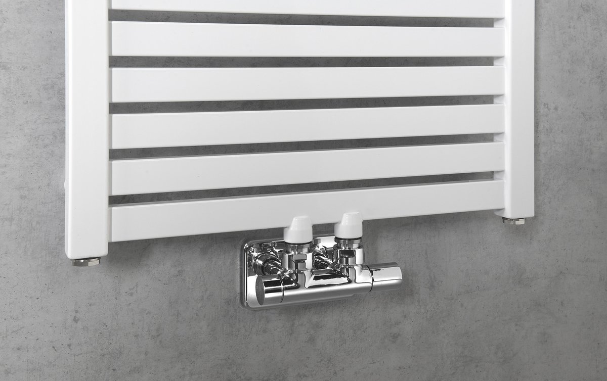 Aqualine TONDI otopné těleso rovné 450x1330 mm, středové připojení, bílá, detail připojení ventilů
