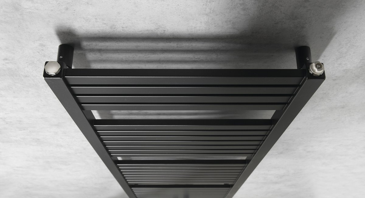 Aqualine TONDI otopné těleso rovné 450x1330 mm, středové připojení, černá mat, detail horní části