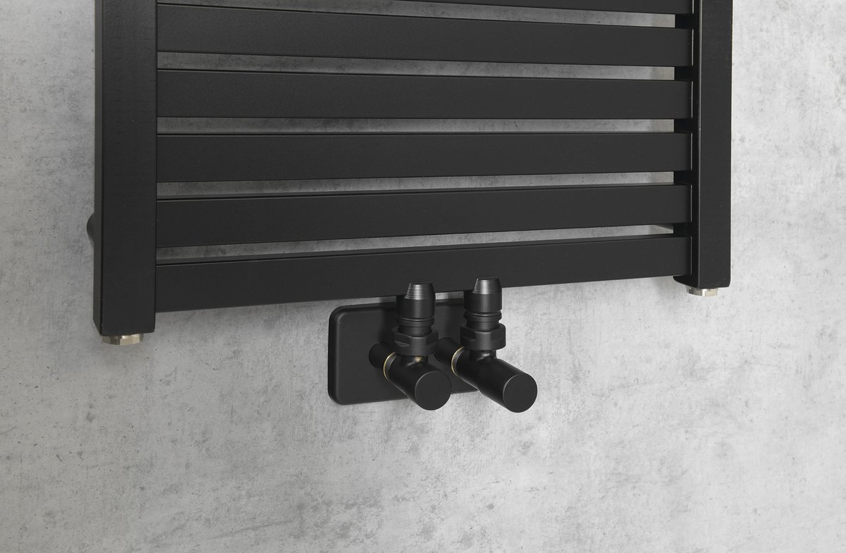 Aqualine TONDI otopné těleso rovné 450x1330 mm, středové připojení, černá mat, detail připojení ventilů