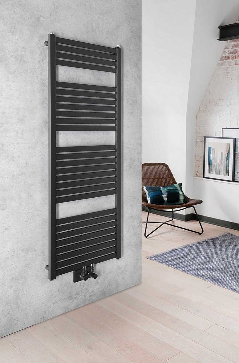 Aqualine TONDI otopné těleso rovné 450x1330 mm, středové připojení, černá mat, na stěně v místnosti