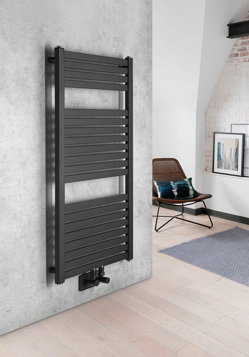 Aqualine TONDI otopné těleso rovné 450x970 mm, středové připojení, černá mat, na stěně v místnosti