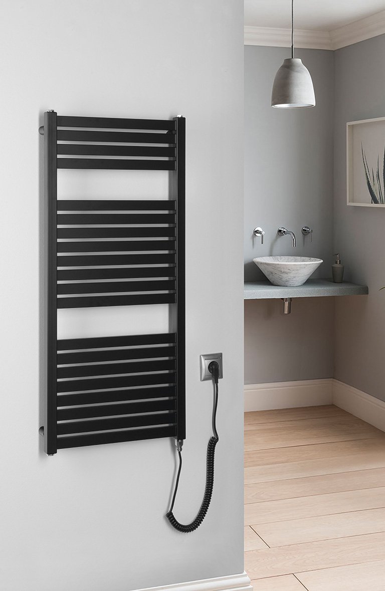 Aqualine TONDI-E elektrické otopné těleso rovné 450x970 mm, 300 W, černá mat, na stěně v koupelně 2