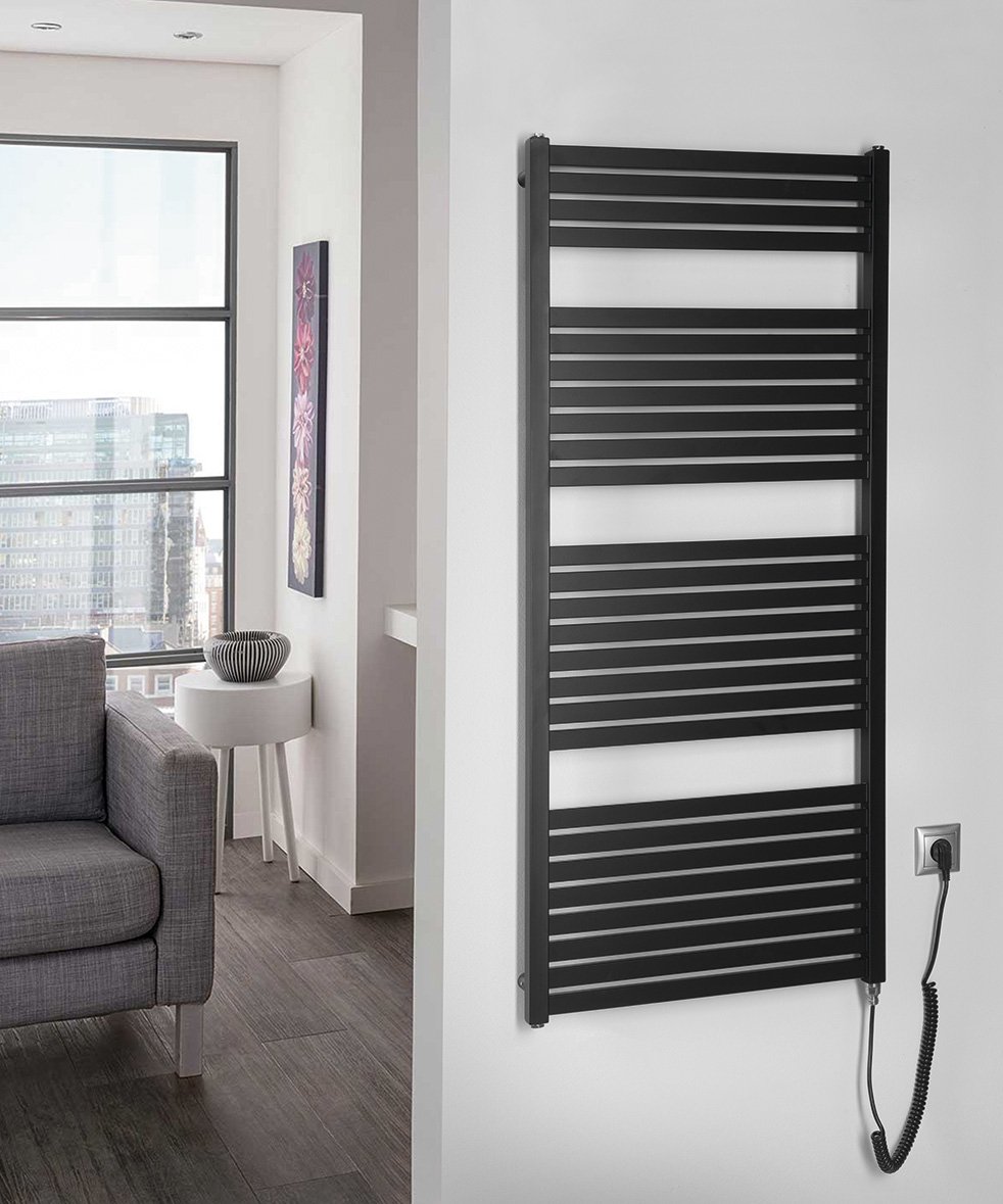 Aqualine TONDI-E elektrické otopné těleso rovné 600x1330 mm, 600 W, černá mat, na stěně v obývacím pokoji