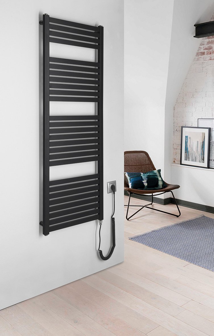 Aqualine TONDI-E elektrické otopné těleso rovné 450x1330 mm, 500 W, černá mat, na stěně v místnosti