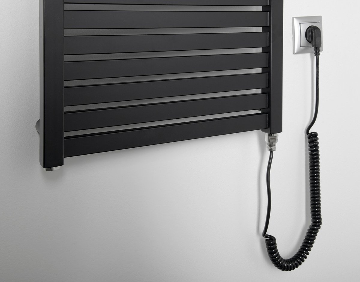 Aqualine TONDI-E elektrické otopné těleso rovné 450x1330 mm, 500 W, černá mat, detail kabelu a zásuvky