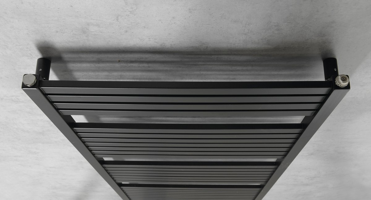 Aqualine TONDI otopné těleso rovné 600x1690 mm, středové připojení, černá mat, detail horní části
