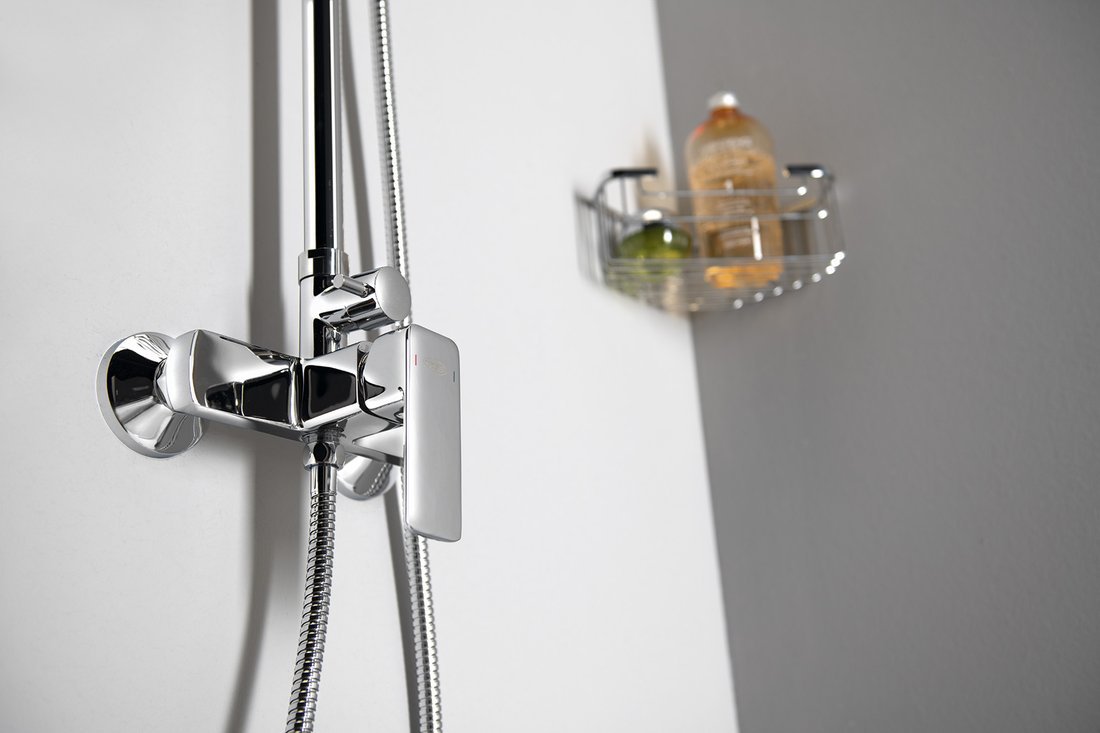 Aqualine FACTOR sprchový sloup s pákovou baterií, chrom, detail baterie a hadice
