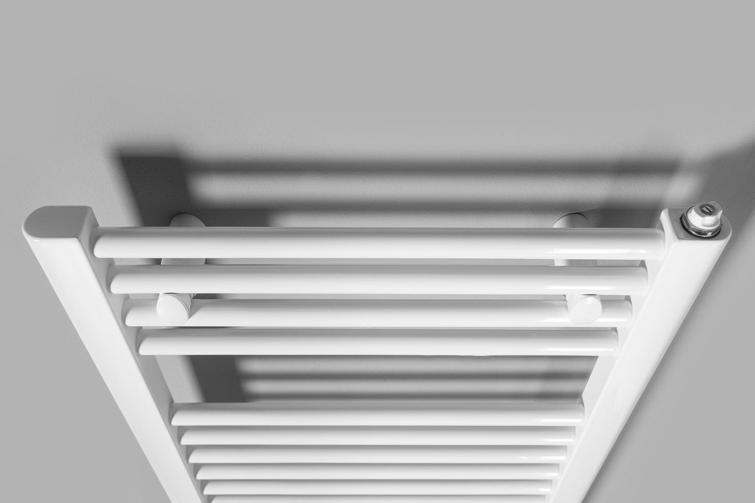Aqualine DIRECT-E elektrické otopné těleso rovné 600x960 mm, 400 W, bílá, pohled na horní část