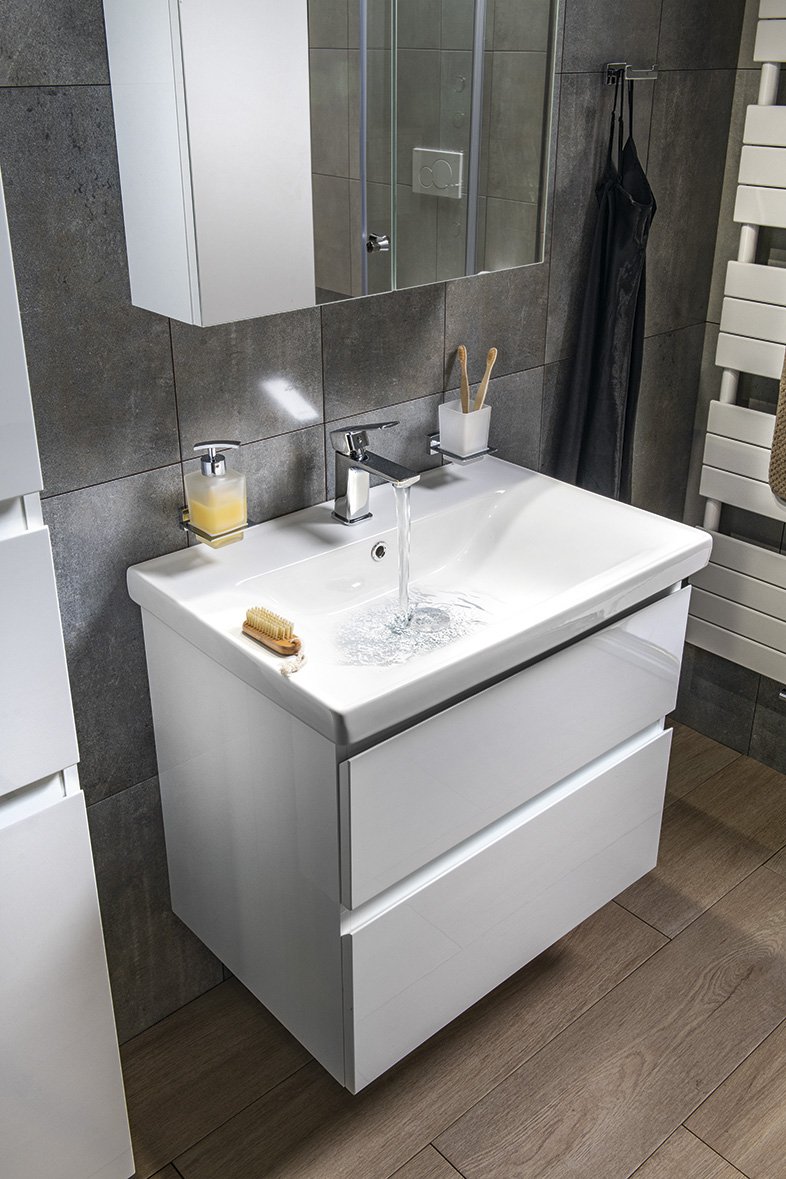 Aqualine ALTAIR umyvadlová skříňka 67x60x45cm, bílá, v koupelně 3