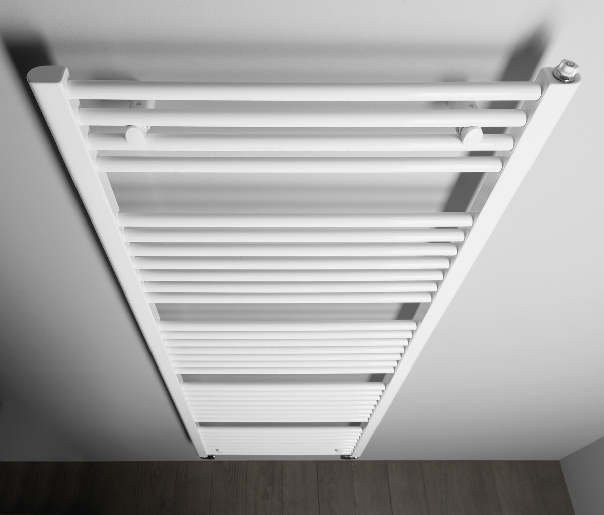 Aqualine DIRECT otopné těleso s bočním připojením 450x1680 mm, bílá, pohled zešikma