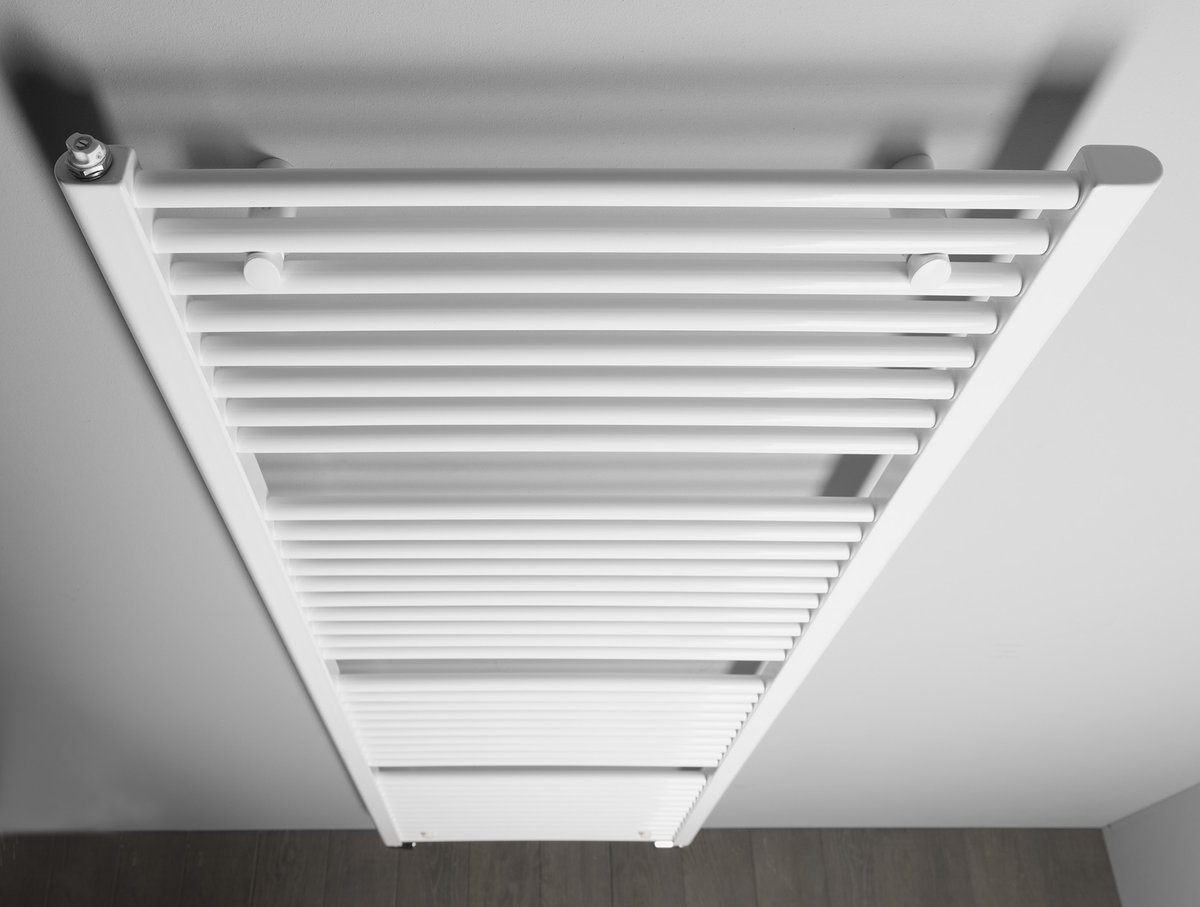 Aqualine DIRECT otopné těleso s bočním připojením 600x1850 mm, bílá, pohled zešikma