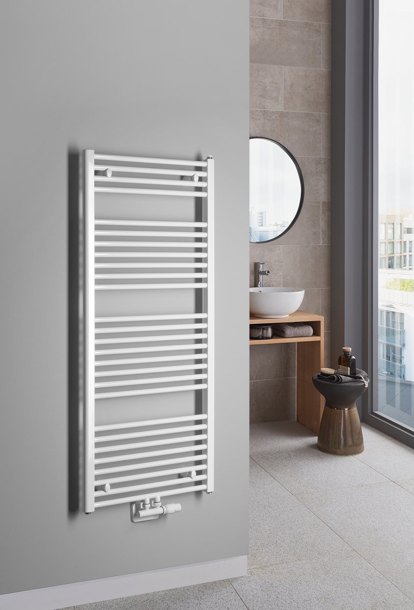 Aqualine DIRECT otopné těleso se středovým připojením 600x1320 mm, bílá, v koupelně