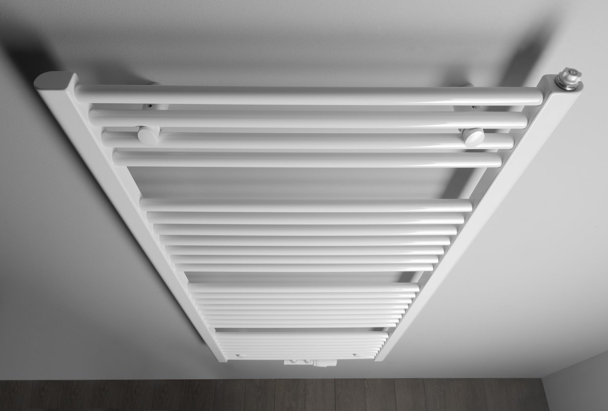 Aqualine DIRECT otopné těleso se středovým připojením 600x1320 mm, bílá, pohled zešikma