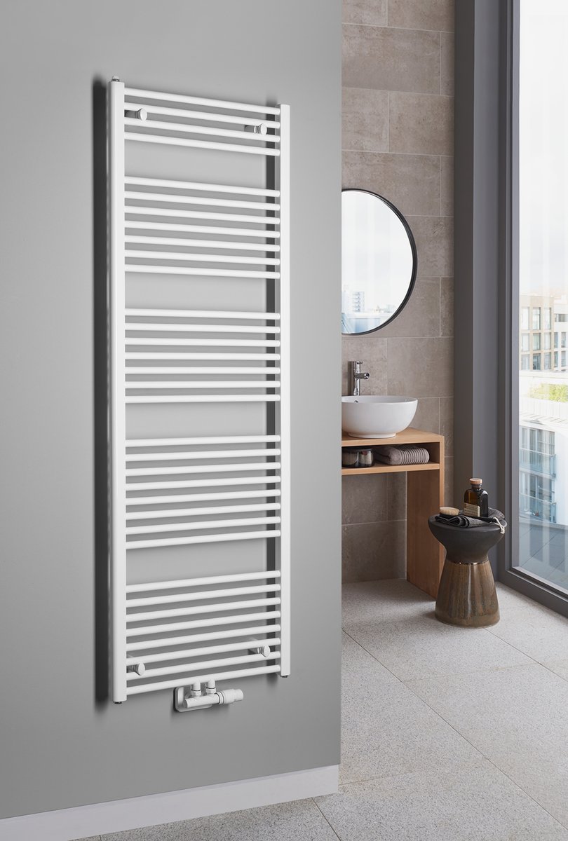 Aqualine DIRECT otopné těleso se středovým připojením, 600x1680mm, 1013 W, bílá, v koupelně