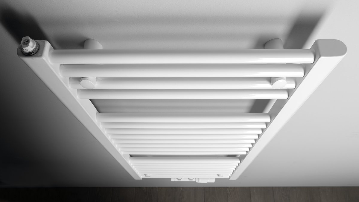 Aqualine DIRECT otopné těleso se středovým připojením 450x960 mm, bílá, pohled zešikma