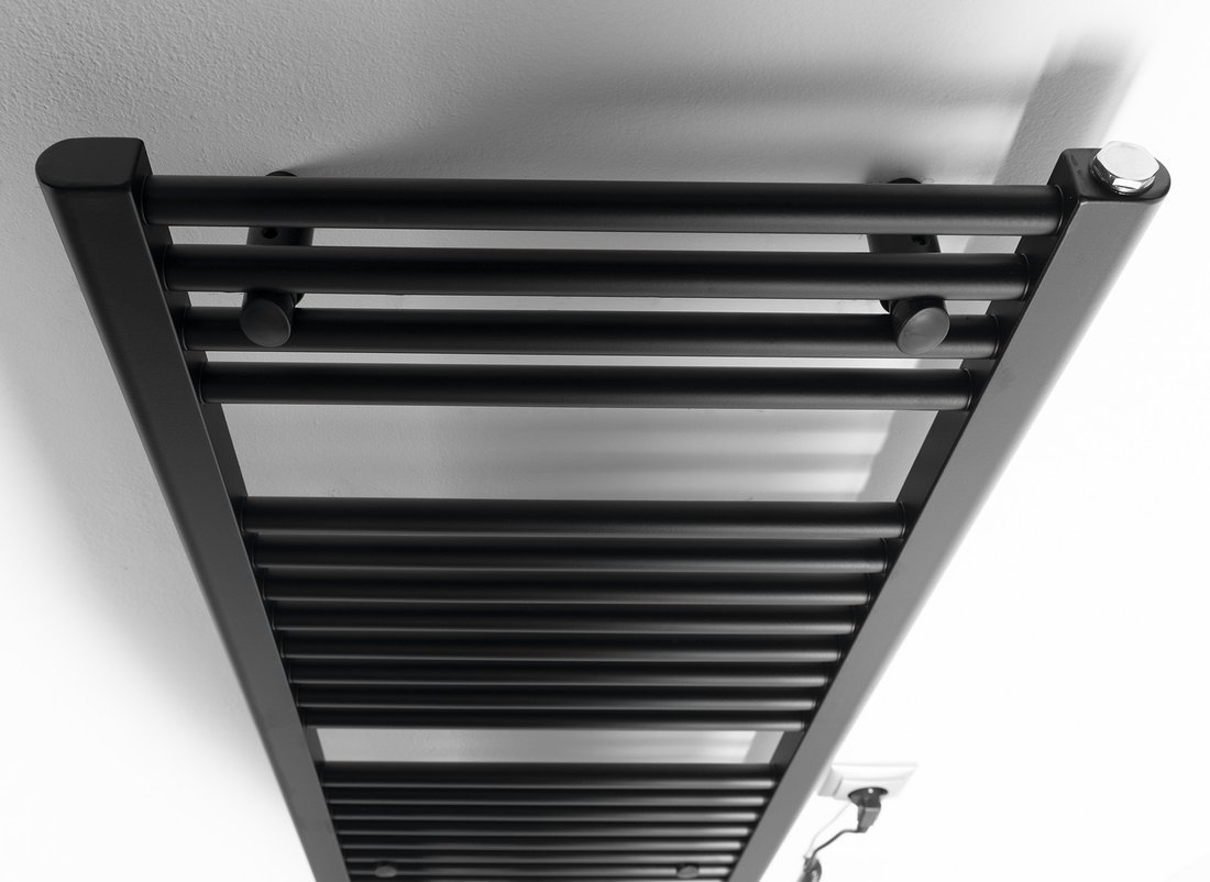 Aqualine DIRECT-E elektrické otopné těleso rovné 450x960 mm, 300 W, černá, pohled zešikma