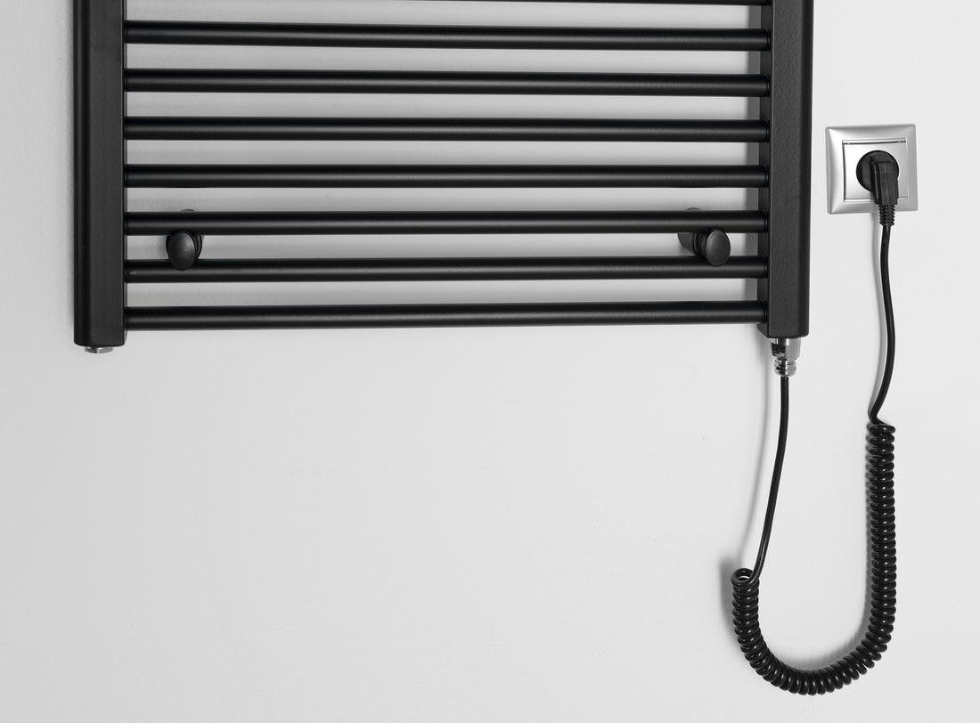 Aqualine DIRECT-E elektrické otopné těleso rovné 600x960 mm, 400 W, černá, detail topné tyče se zásuvkou
