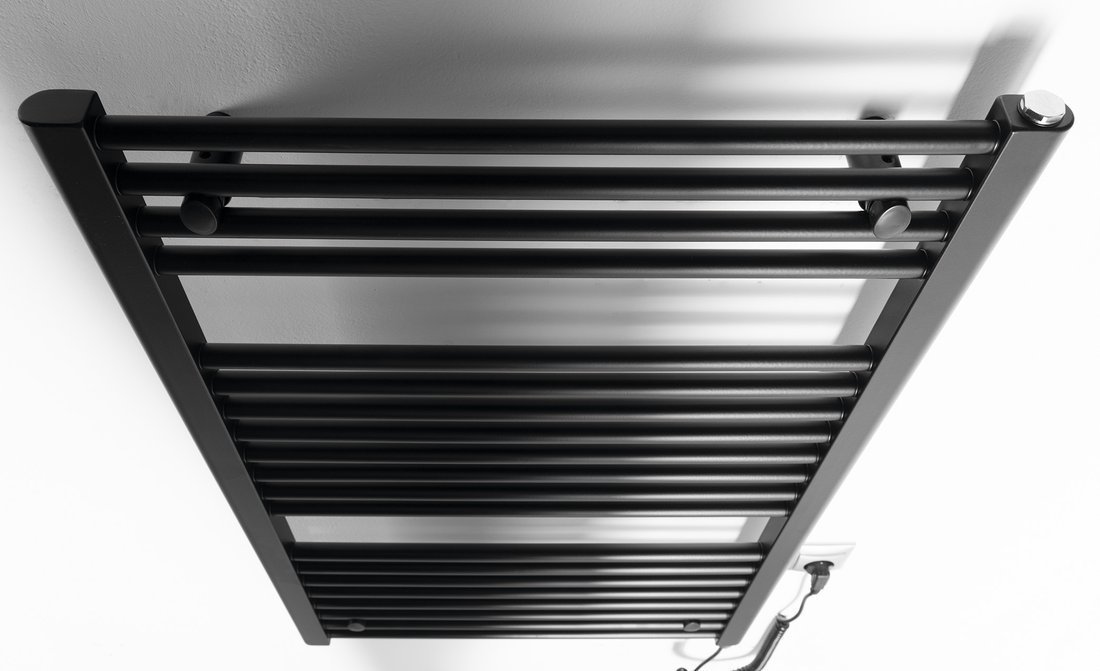Aqualine DIRECT-E elektrické otopné těleso rovné 600x960 mm, 400 W, černá, pohled zešikma