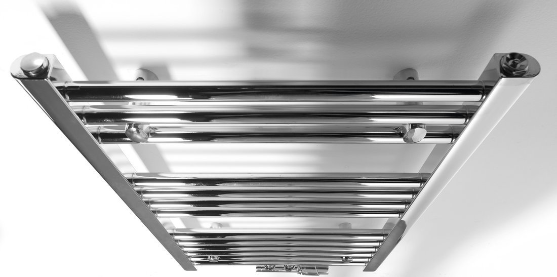 Aqualine ALYA otopné těleso rovné 500x803mm, středové připojení, chrom, pohled zešikma
