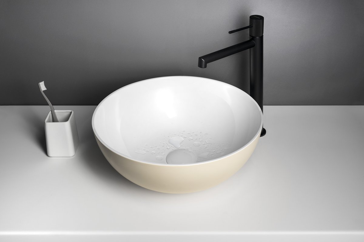 Polysan BANERA ROUND umyvadlo na desku, litý mramor, průměr 39cm, bílá/béžová mat, na desce v koupelně 2