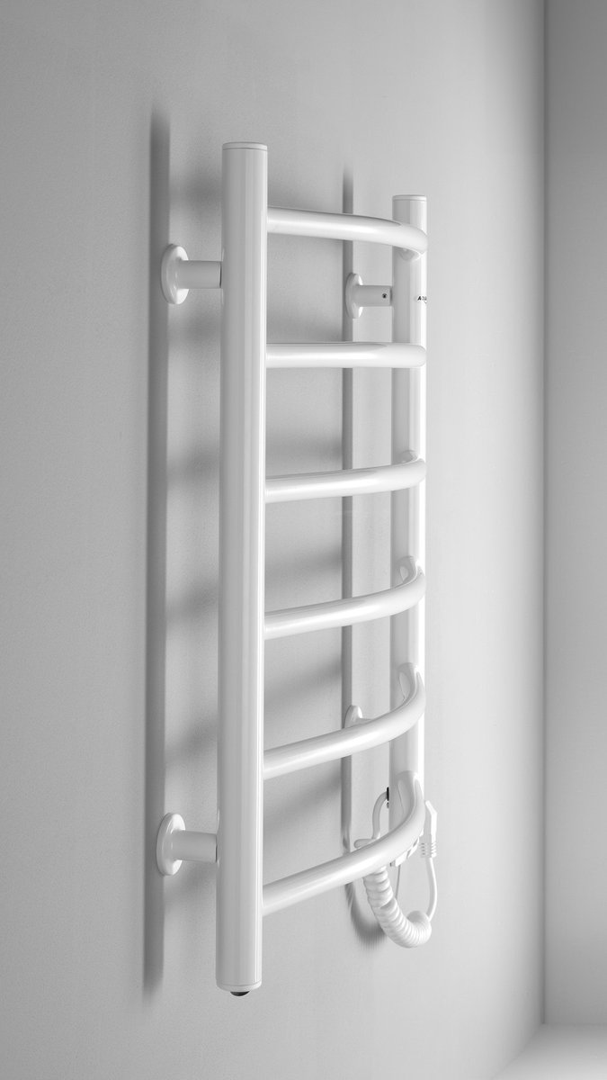 Aqualine SUPE elektrický sušák ručníků, 480x600mm, 148W, bílý, pohled zboku na stěně