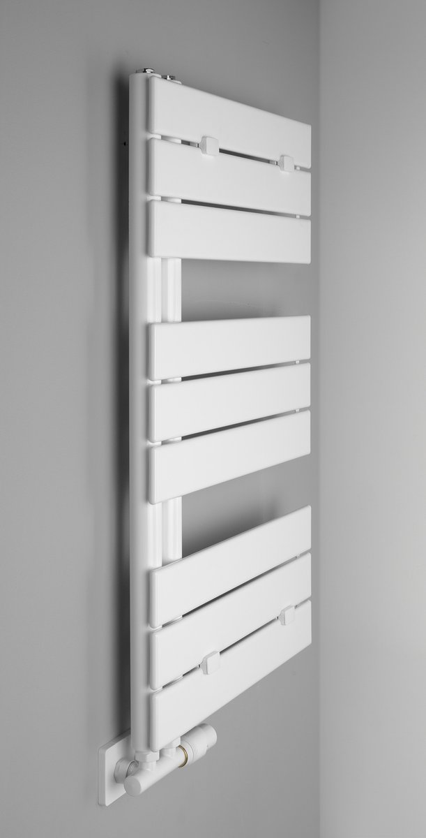Aqualine MYTHOS otopné těleso 500x830mm, bílá, pohled zboku na stěně
