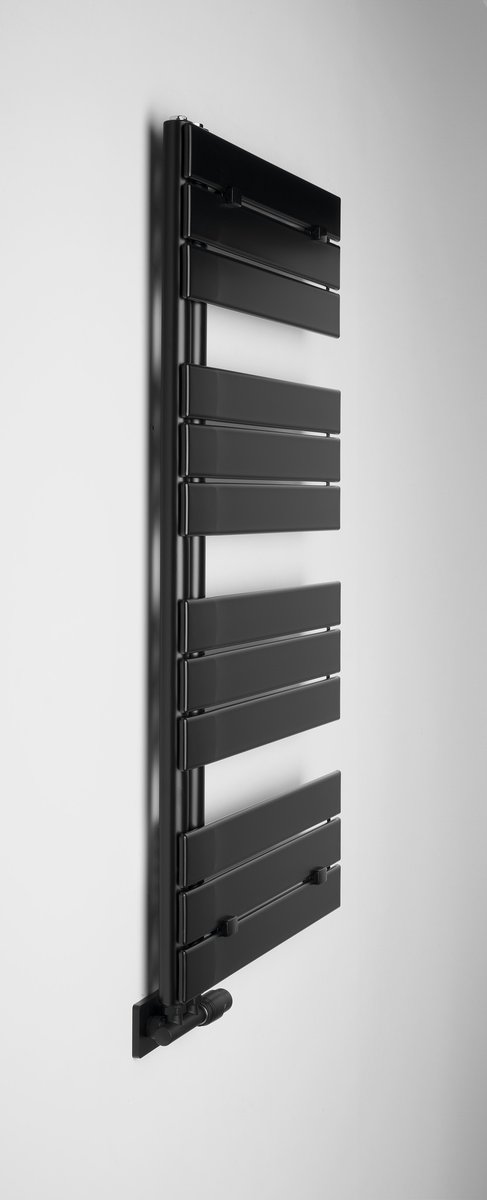 Aqualine MYTHOS otopné těleso 500x1130mm, černá mat, pohled zboku na stěně