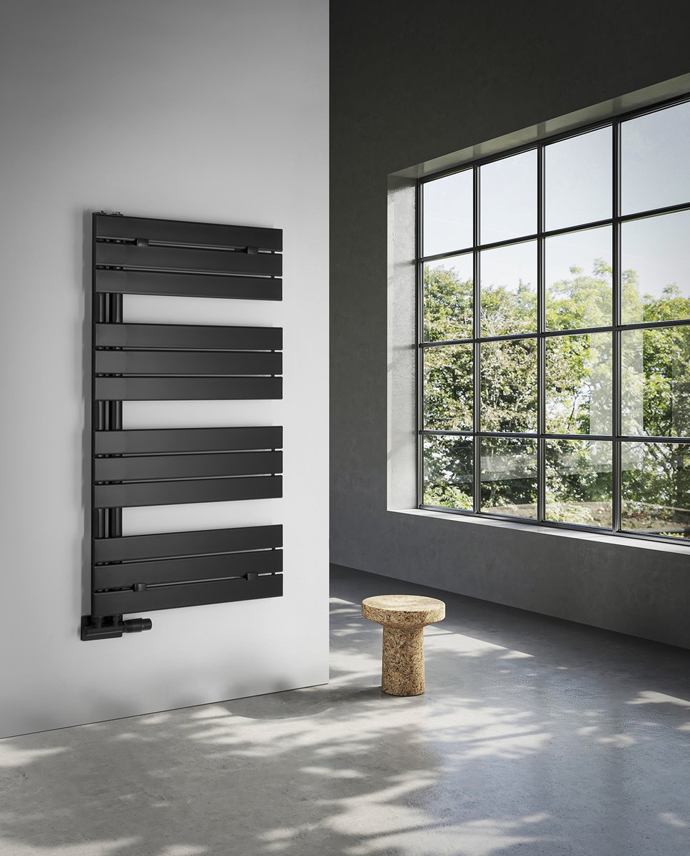 Aqualine MYTHOS otopné těleso 500x1130mm, černá mat, v místnosti