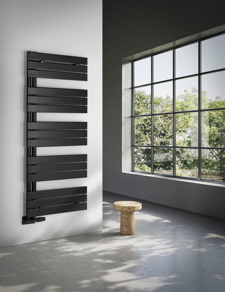 Aqualine MYTHOS otopné těleso 500x1430mm, černá mat, v místnosti