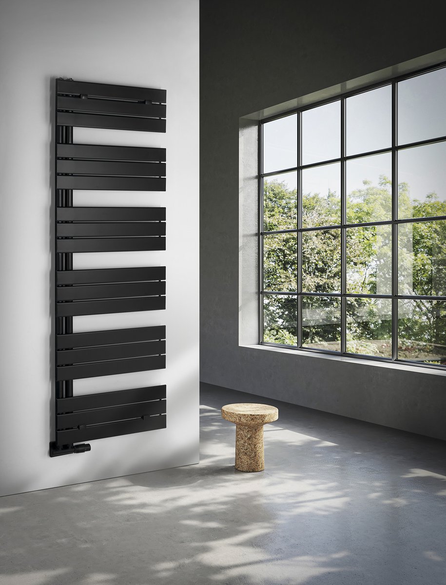 Aqualine MYTHOS otopné těleso 500x1730mm, černá mat, v místnosti