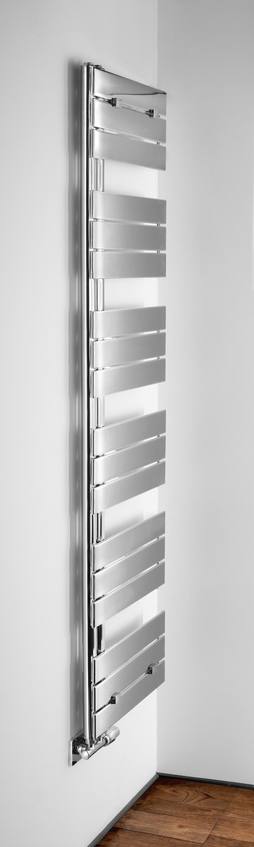Aqualine MYTHOS otopné těleso 500x1730mm, chrom, pohled zboku na stěně