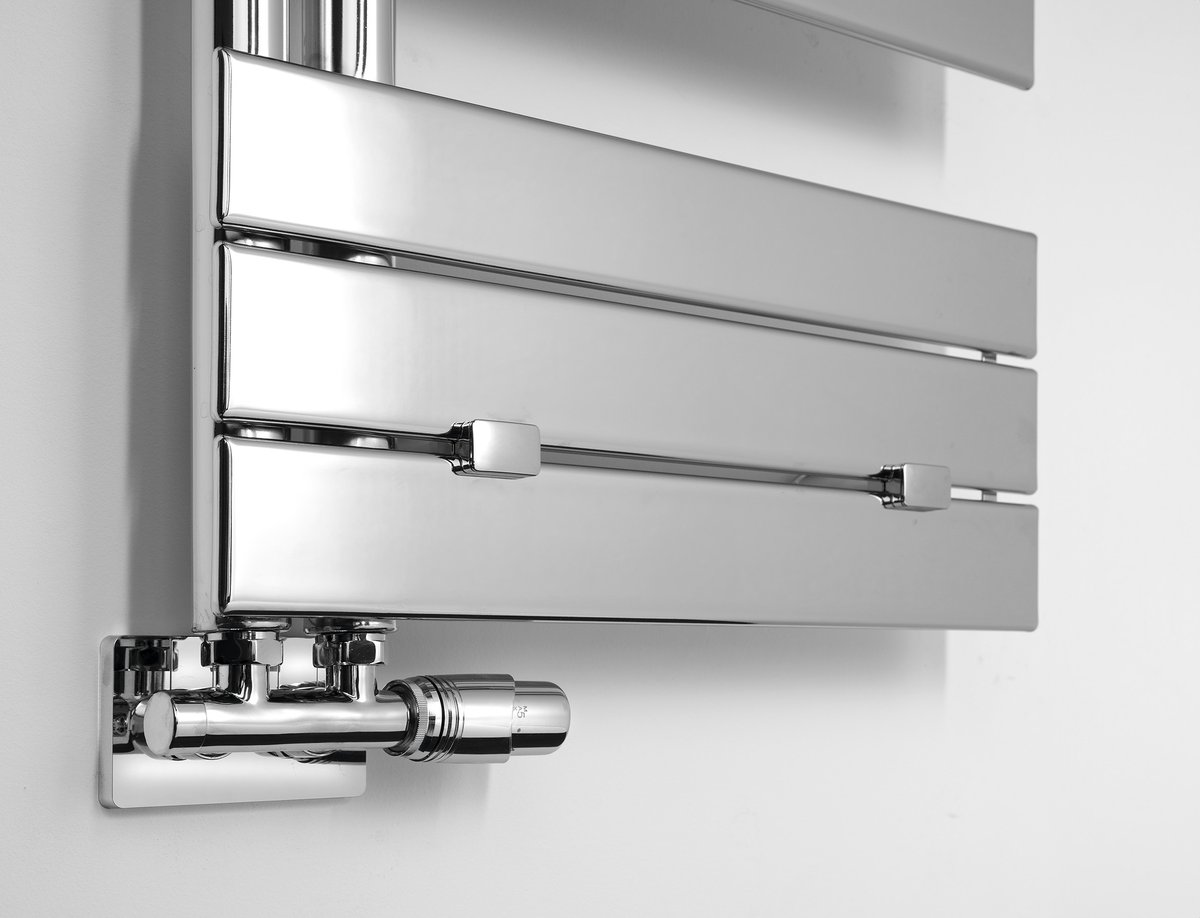 Aqualine MYTHOS otopné těleso 500x1730mm, chrom, detail připojovacího ventilu
