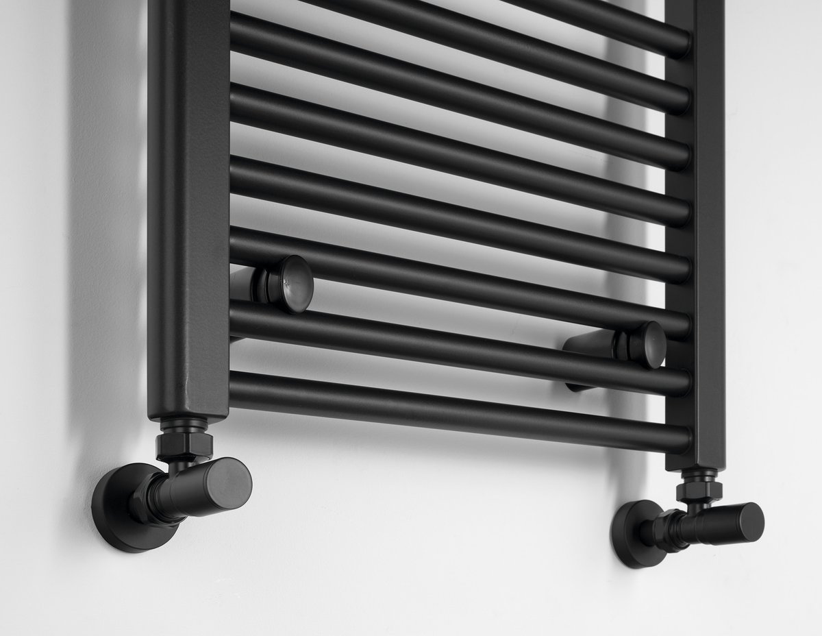 Aqualine DIRECT otopné těleso s bočním připojením 450x1680mm, černá mat, detail připojení ventilů
