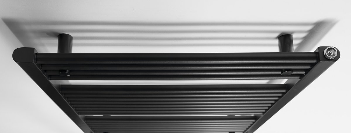 Aqualine DIRECT otopné těleso s bočním připojením 600x960mm, černá mat, detail horní části