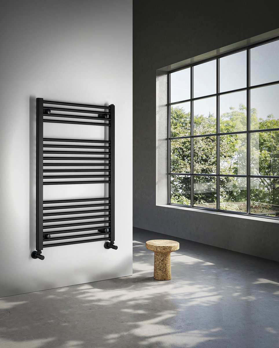 Aqualine DIRECT otopné těleso s bočním připojením 600x960mm, černá mat, v moderní koupelně