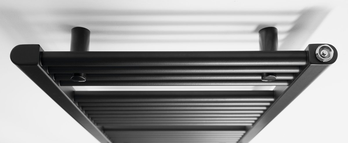 Aqualine DIRECT otopné těleso s bočním připojením 450x960mm, černá mat, detail horní části