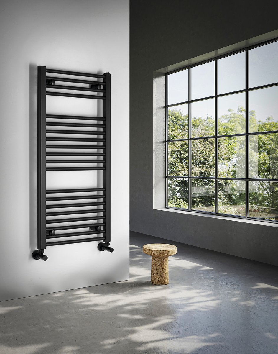 Aqualine DIRECT otopné těleso s bočním připojením 450x960mm, černá mat, v moderní koupelně