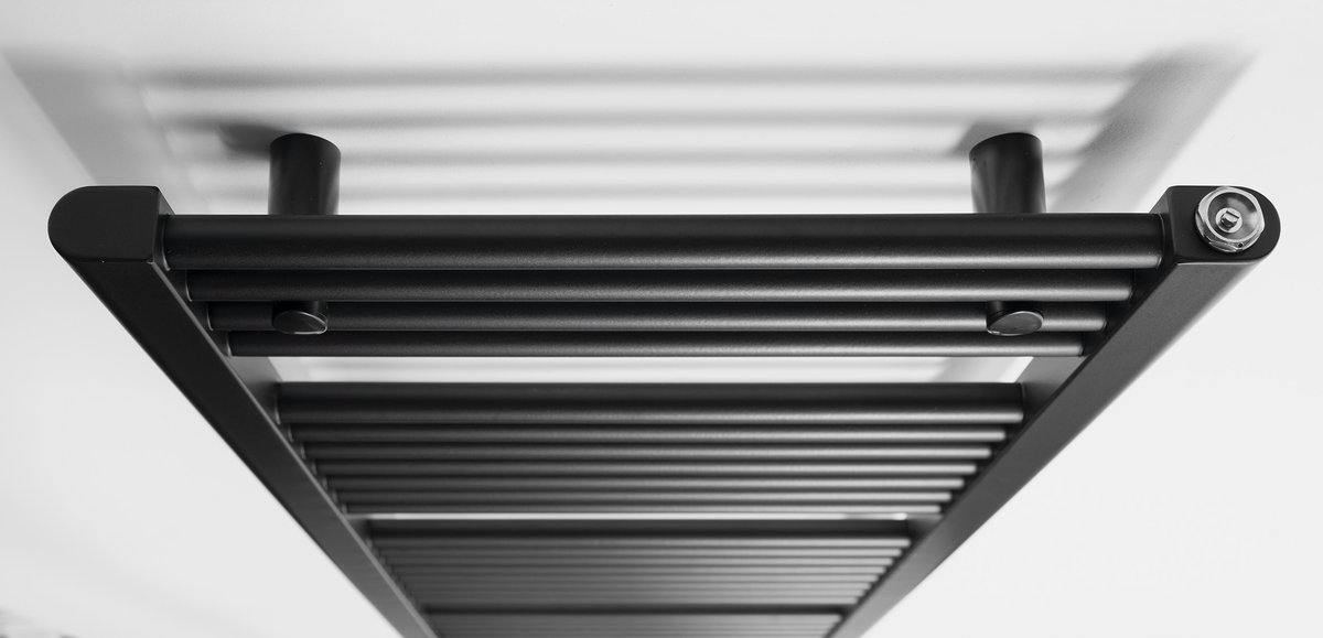 Aqualine DIRECT otopné těleso s bočním připojením 450x1320mm, černá mat, detail horní části