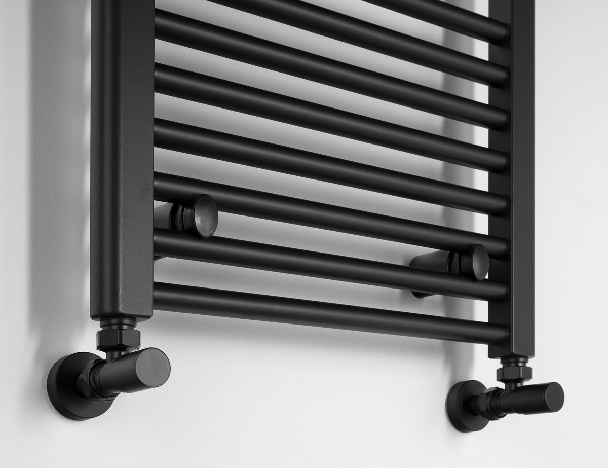 Aqualine DIRECT otopné těleso s bočním připojením 450x1320mm, černá mat, detail připojení ventilů