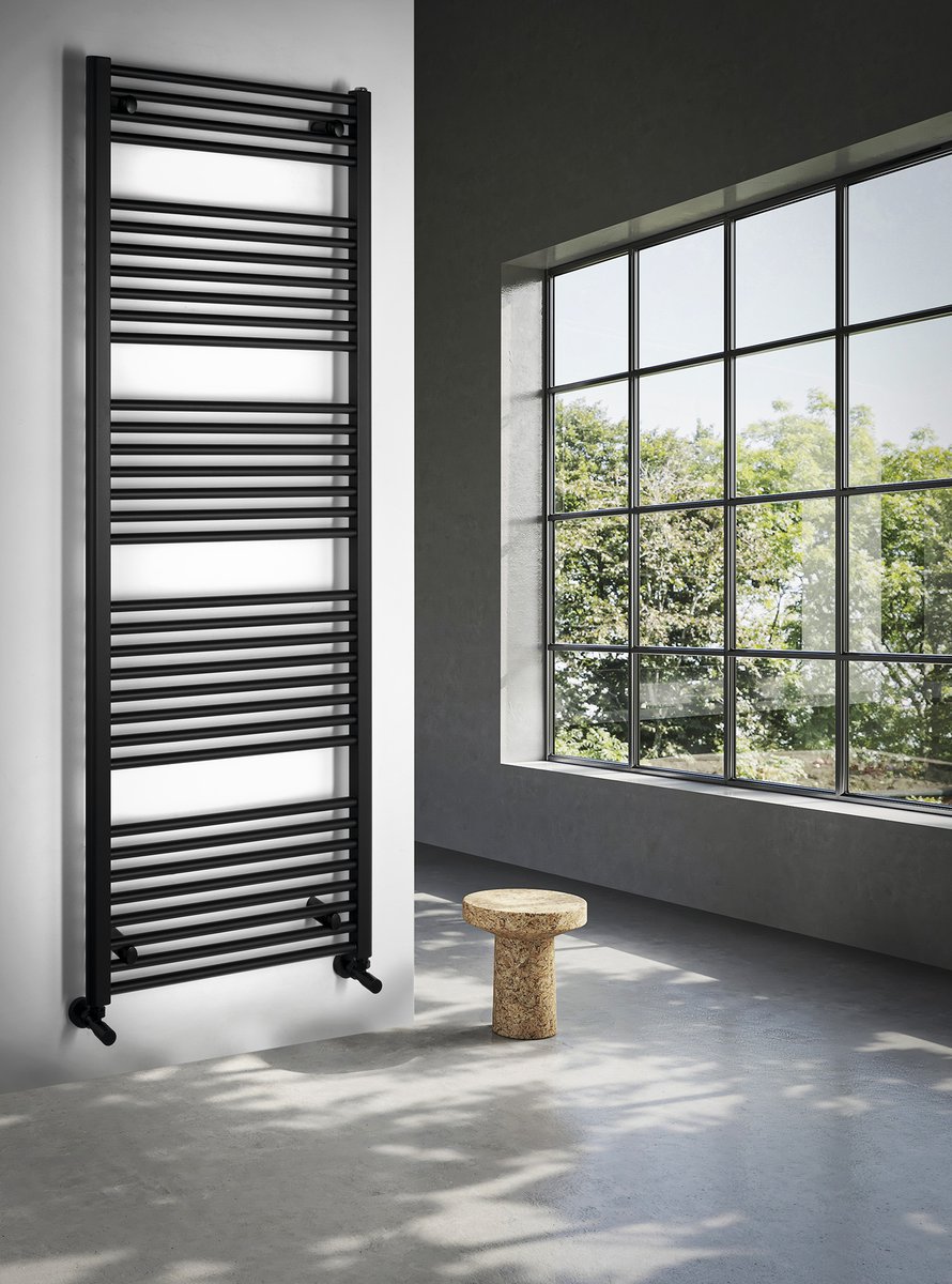Aqualine DIRECT otopné těleso s bočním připojením 600x1680mm, černá mat, v moderní koupelně