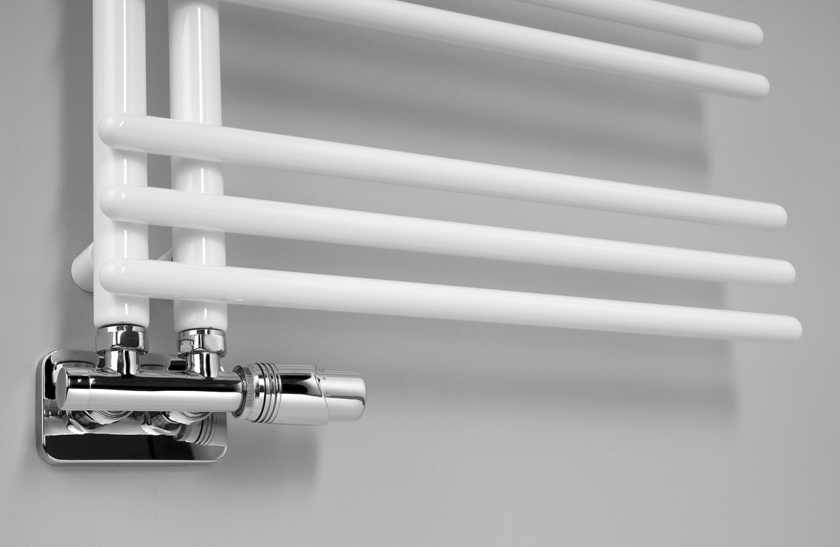 Aqualine POSEIDON otopné těleso 550x1740mm, bílá, detail připojení ventilů