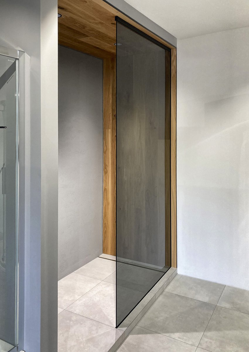 Polysan ARCHITEX sada pro uchycení skla, podlaha-stěna-strop se spádovou lištou, 1615x2600mm, pravá, černá mat, ve sprchovém koutě 2