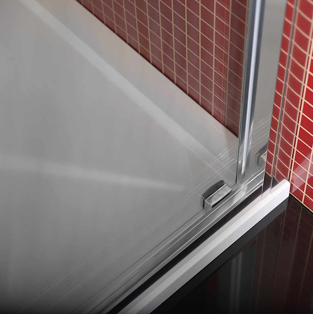 Polysan LUCIS LINE sprchové dveře 1000mm, čiré sklo, detail rohu vaničky