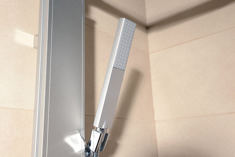 Aqualine ROME sprchový sloup k napojení na baterii, hlavová, ruční sprcha, chrom, detail ruční sprchy v držáku
