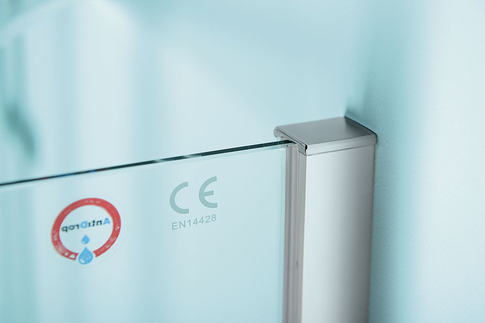 Polysan ZOOM čtvrtkruhová sprchová zástěna 900x900mm, čiré sklo, pravá, detail profilu a certifikace na skle